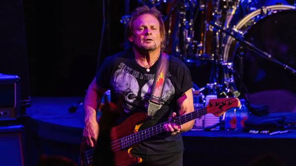 Van Halen’s Michael Anthony still upset about band’s 2007 Rock & Roll Hall of Fame induction
