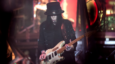 Report: Mick Mars “was not happy” with Mötley Crüe’s use of “tape” on tour