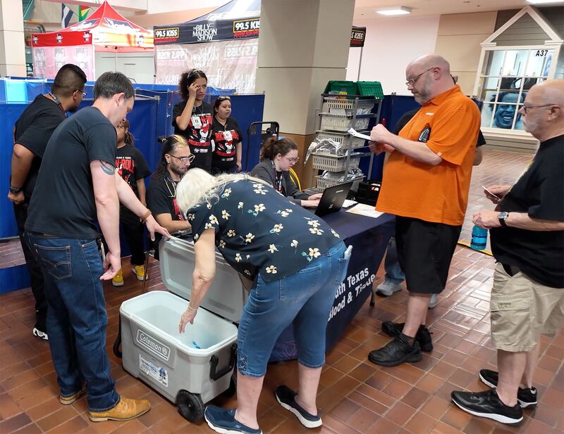 99.5 KISS and 106.7 The Eagle teamed up to bring back the Rock N Roll Up Your Sleeve Blood Drive, to raise critical blood supplies for the South Texas Blood & Tissue Center! Everyone signing up to donate got qualified to win the Ultimate Metallica Collector's Pack!